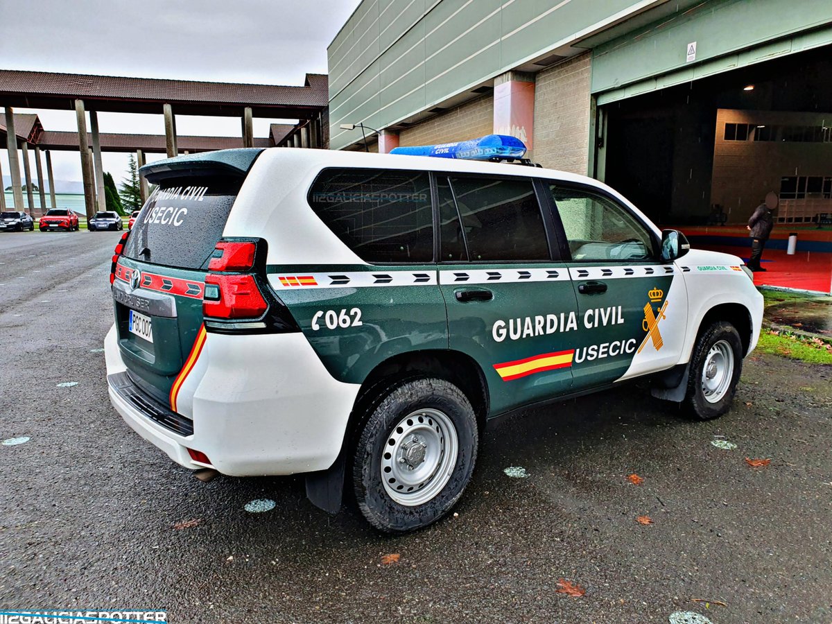 GaliciaSpotter's tweet photo. Toyota Land Cruiser perteneciente a la unidad del USECIC de la Guardia Civil.
@guardiacivil @AUGC_USECIC @feriaSEDEXPO
#emergency #guardiacivil #toyota #veblinter #police #usecic #isae #policecar #vehicle #sedexpo #sedexpo2022 #sedexpo22 https://t.co/PBMxgMpLsC