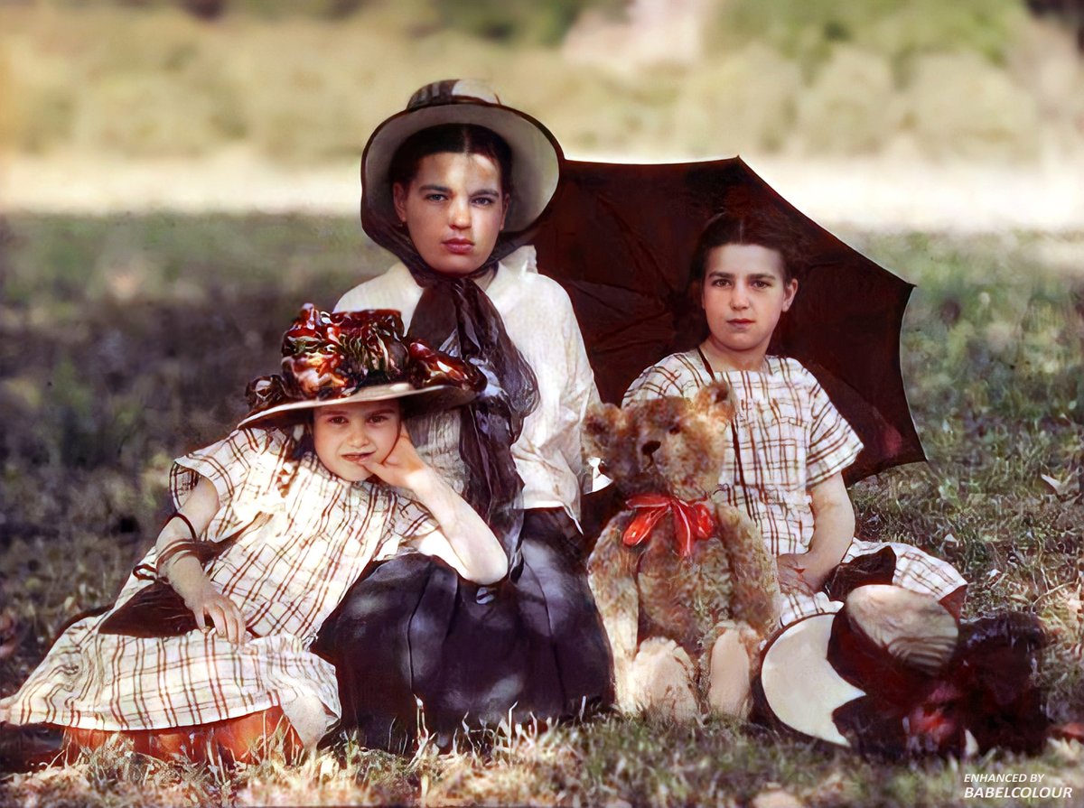 StuartHumphryes's tweet photo. I've brought together for you 4 autochrome enhancements from pre-Revolutionary Russia, taken way back in 1910 by Peter Vedenisov. They are not colourised. 😍 https://t.co/6ZKrUxlgwE