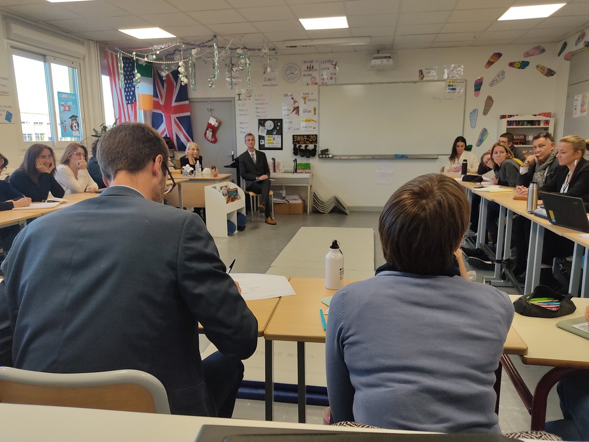 PrdeGaulleApt's tweet photo. #concertation au CLG Raspail de @Carpentras84200. De riches échanges sur le climat scolaire, les métiers du #numerique et la #lecture en présence de Mme la DASEN et de M. le DAASEN @dsden84 @AcAixMarseille @inguimbertine @JobIRL @FACE_Vaucluse @FrenchTechGP  #CNR https://t.co/02VsbEefrC