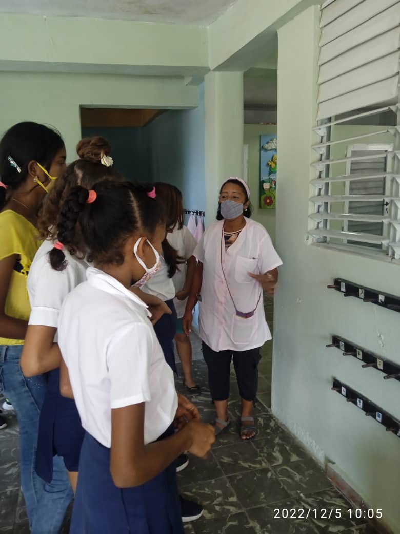 SBRPA1's tweet photo. Estudiantes de 8vo grado hacen un recorrido por el Círculo Infantil @SuenosCelia cumpliendo con los turnos de Formación Vocacional y Orientación Profesional. @dmeguama @dpestgo @CubaMined https://t.co/IjNJSGtimw