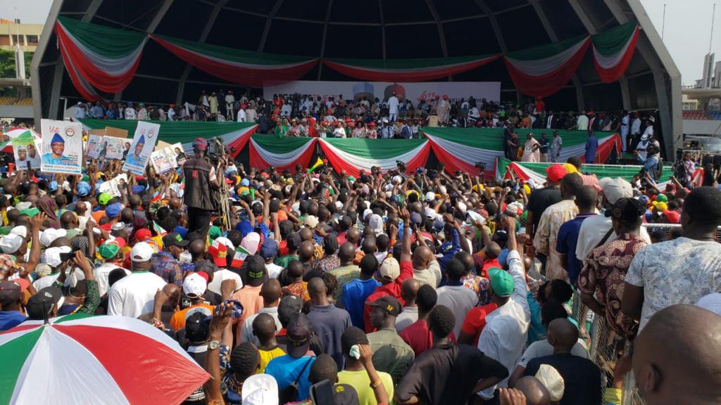 PDP_stan's tweet photo. Na one bus we carry but you dey complain of Lagos traffic today.
Lagos PDP show working
No be by street jamz, Lagos results go sweet for election.
Eko ati de
This is a rally on a Monday o https://t.co/YqFzohIPh0