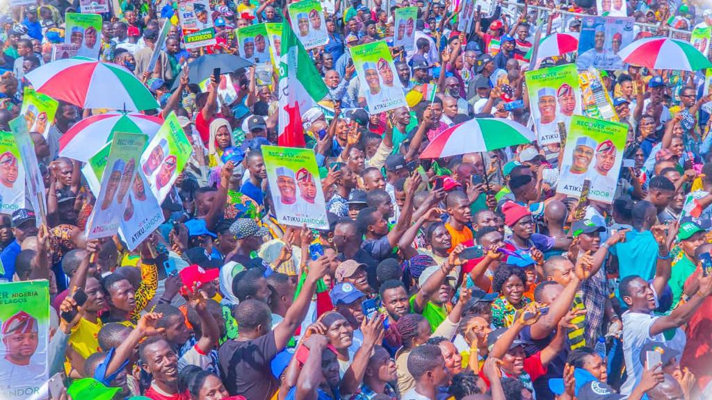 PDP_stan's tweet photo. Na one bus we carry but you dey complain of Lagos traffic today.
Lagos PDP show working
No be by street jamz, Lagos results go sweet for election.
Eko ati de
This is a rally on a Monday o https://t.co/YqFzohIPh0