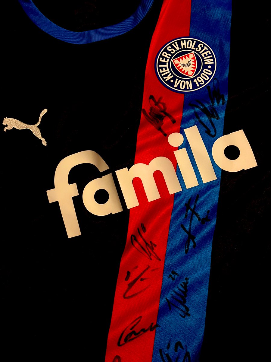 strandleben's tweet photo. Ein Traum wird wahr! @Holstein_Kiel 😍 Danke an die Jungs von @WettBroetchen , danke für die Willkür @lostinnippes &amp; @basti_red ! 😘👍 @Tipico_de #aufdienächsten200 https://t.co/Gg9dVETymh