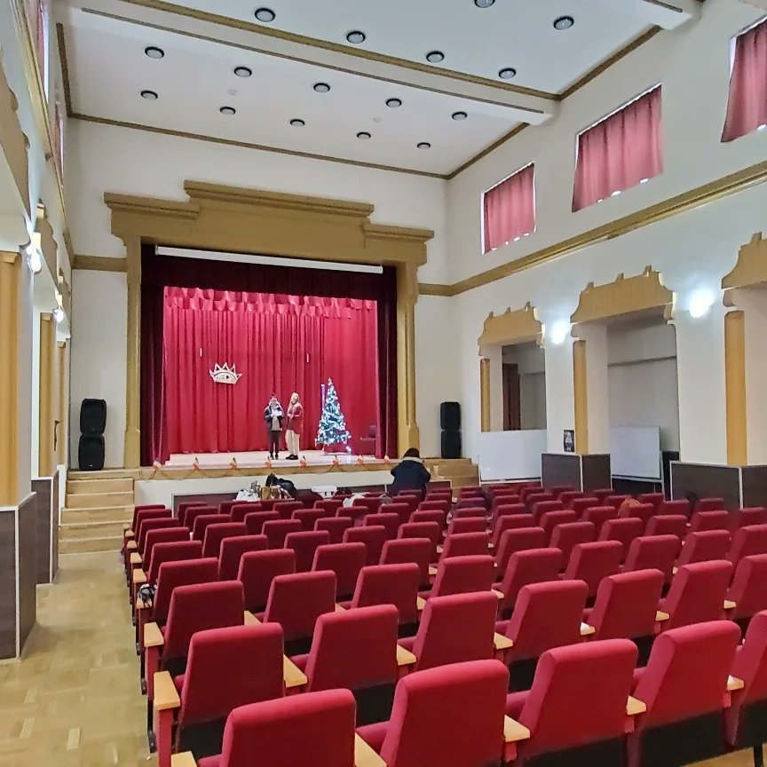 LPODiderot52's tweet photo. Arrivée de nos élèves à #slatina pour la poursuite du partenariat @EUErasmusPlus que nous avons avec le lycée #radugreceanu.
Ce matin visite du lycée et du musée d'histoire et de la cathédrale orthodoxe.
#roumanie🇷🇴 #generationerasmus @AcReims @OlivierBrandouy @michel_fonne https://t.co/aNLveND9Y4