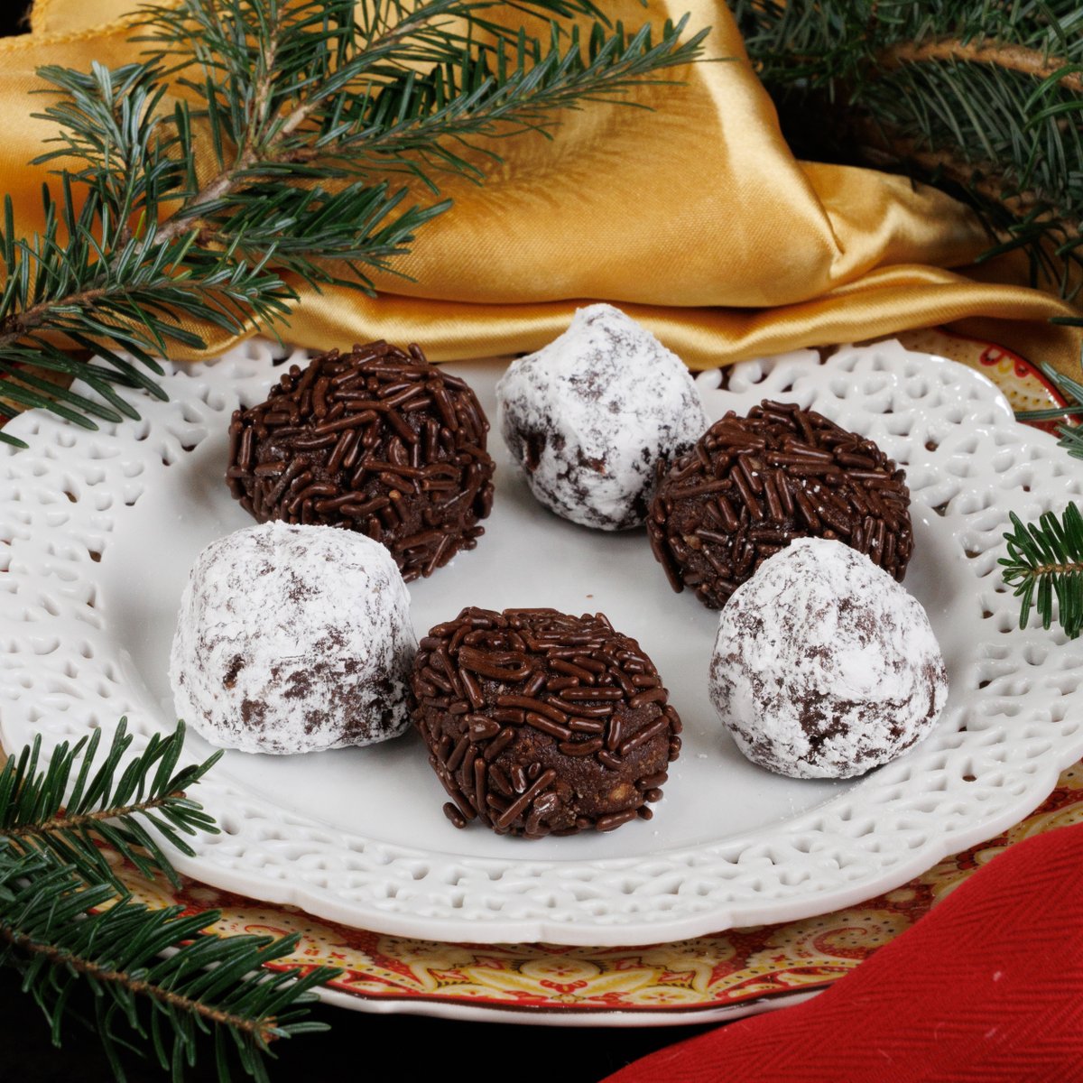 OneDishKitchen's tweet photo. A small batch of rich and boozy rum balls are perfect for gift-giving or portion control. An easy no-bake recipe perfect for any time of the year! https://t.co/aRXgLZss2E #holidaygifts #cookingforone #rumballs https://t.co/wDhKFYxC9v