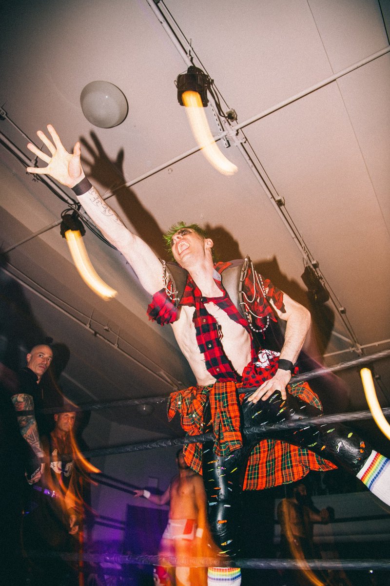 Weirdo Hero. @Ravenousrandy photographed at @defyNW 11.27.2022