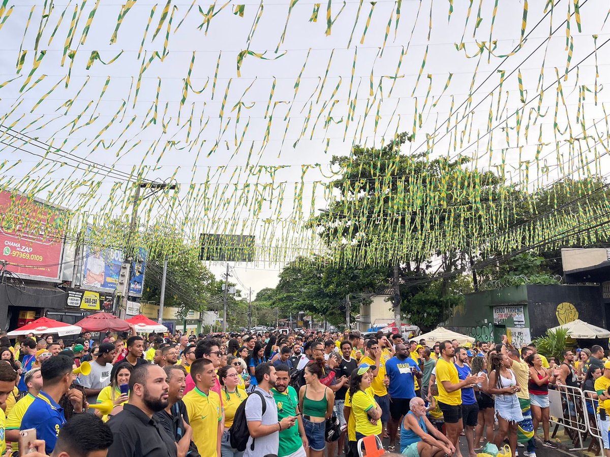 Largo do Moutellão é isso! Pode chover, que a torcida estará presente!