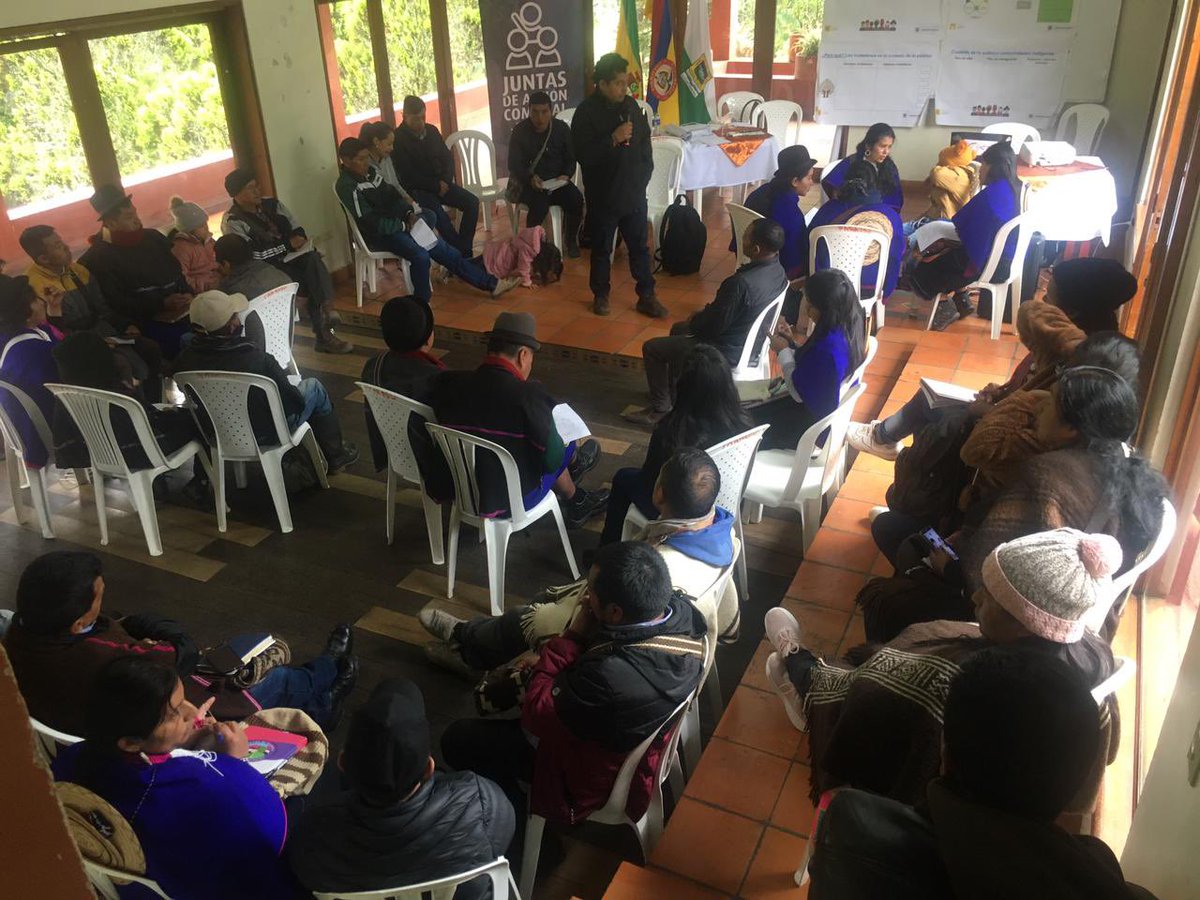DAFP_COLOMBIA's tweet photo. Con el Taller de Multiplicadores de Control Social, el #DAFP brindó herramientas para que los habitantes de Silvia, Cauca, puedan hacer seguimiento a la gestión pública. 

En el #GobiernoDelCambio el Estado está más cerca de la ciudadanía. https://t.co/RvlpS6wp5I