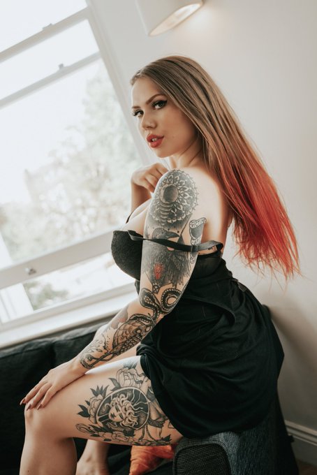 Online all evening on my VIP! Come chat, let&rsquo;s get to know each other 💋💕 https://t.co/H2LqbXEyhL
