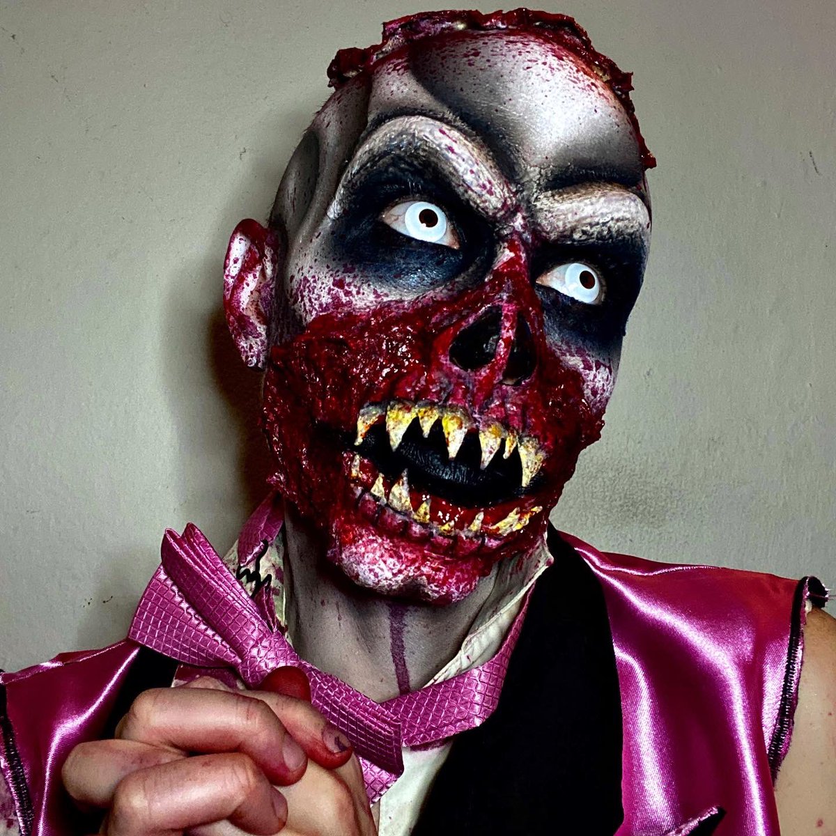c_griandher's tweet photo. 🧟‍♂️🩸Este MARTES Dec 6
@ensayorp 
9PM
#dragulaviewingpartypr

No había eliminación la vez pasada, pero será q hagan una doble?! O MAI GAAAD 😬

Con sus Hosts @nicola_nyx &amp; ME proyectando en lo Oscuridarks TITANS👑 seguido x un Drag Show Darks

No tengas miedo = sé #darks #soydarks https://t.co/9uWtMHkt7R