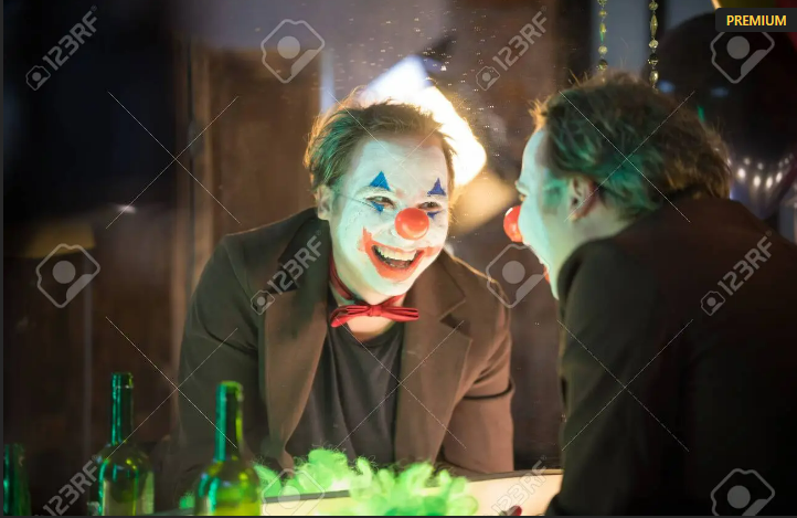 theeveryday_mag's tweet photo. The ref in the bathroom mirror at half time after watching the VR of his penalty call #BrazilvsSouthKorea #WorldCup2022 https://t.co/yTPpVAkpG7