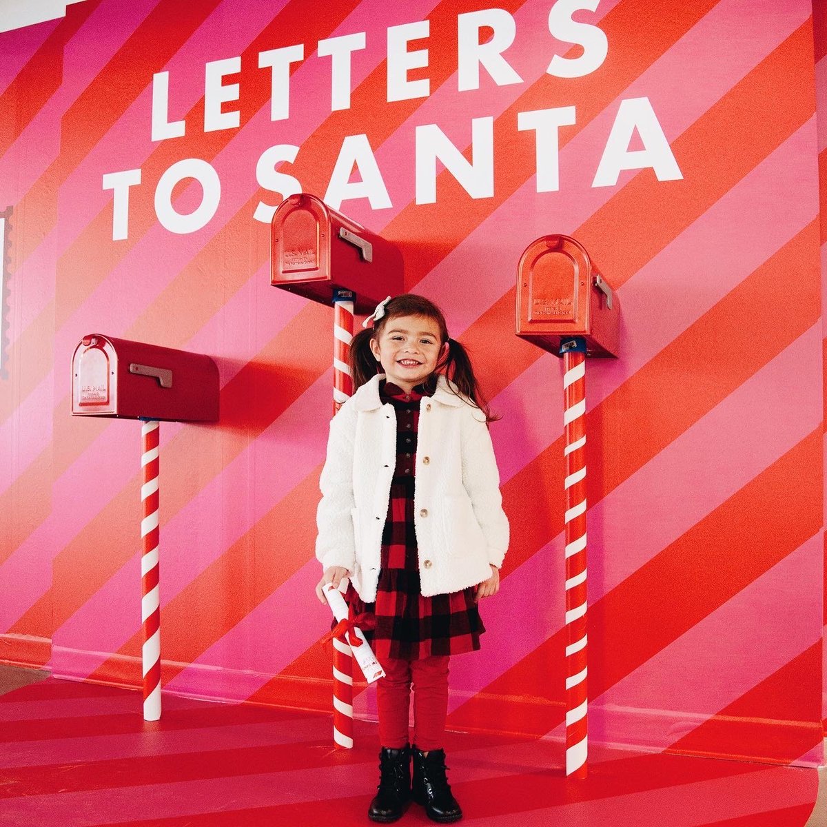Deerfoot City is lending a helping hand to the postal elves this year with our Letters to Santa Station located in the Food Lodge. Visit Guest Services to receive paper and writing supplies 💌 Santa Letters will be mailed out Dec 9 &amp; 22.