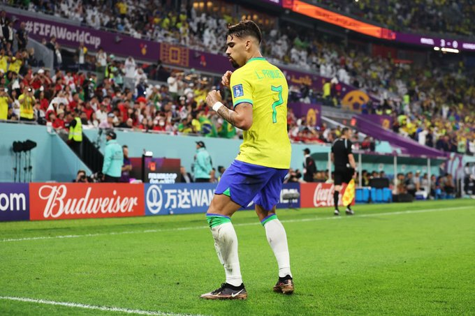 StatmanDave's tweet photo. Brazil players have completed more dances (4) than South Korea have had shots on target in the first half (3).

Jogo Bonito. 🇧🇷 https://t.co/z1EVZhtJ0I