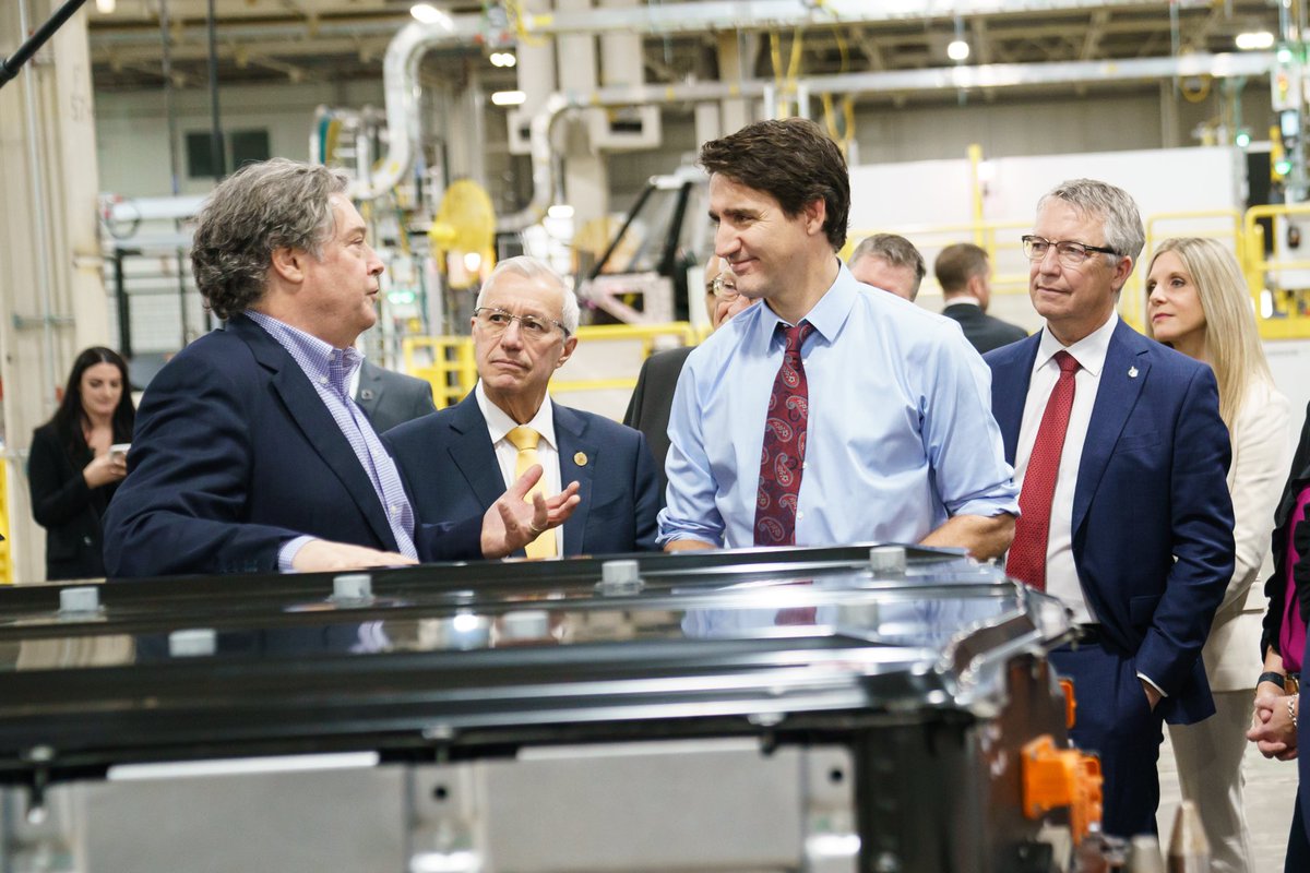 JustinTrudeau's tweet image. Earlier this year, we made investments to help @GMCanada retool this plant in Ingersoll. Today, we went back for its launch – it is officially Canada’s first full-scale commercial electric vehicle plant. By 2025, they plan to manufacture 50,000 electric vehicles per year here.