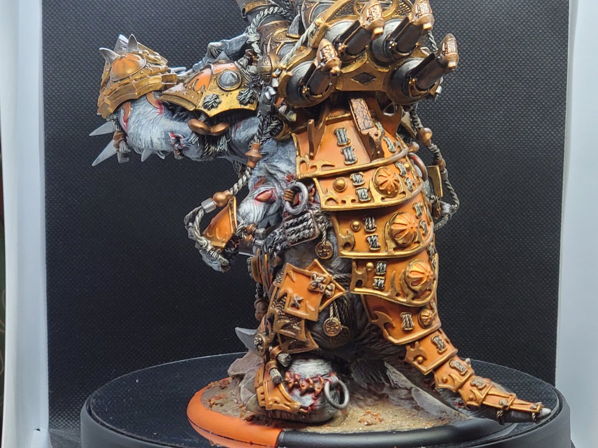 empryme's tweet photo. I recently finished up my #Skorne #Mammoth for #November's #PointADay challenge. So here it is for today's #MiniatureMonday. I won this model in a giveaway ran by @NekuraIzou and I am extremely grateful for his generosity.

@privateerpress 
#P3Painters #WARMACHINE #HORDES https://t.co/6uMkv42gKg