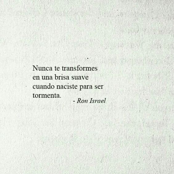 pmbookslv's tweet photo. «—-Me tatuaría una tormenta.
—-¿Una tormenta?
—-Sí. Porque no hay nada que las pueda detener.
Están los que se tatúan promesas. Creo que Leah pertenece a este grupo. Porque aunque no lo pronuncia en voz alta, es como dijera: "Todavía no soy imparable, pero voy a hacerlo"» #EADSN https://t.co/UXTkVQmUKF