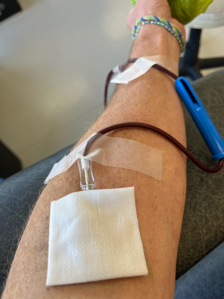 DCMPaulRaftis's tweet photo. Another donation done!🩸 @CanadasLifeline blood and plasma inventories are low. If you are eligible to donate, please consider making an appointment and help save lives this holiday season: https://t.co/Q2FlbkoAud. https://t.co/zynjmjtQDx