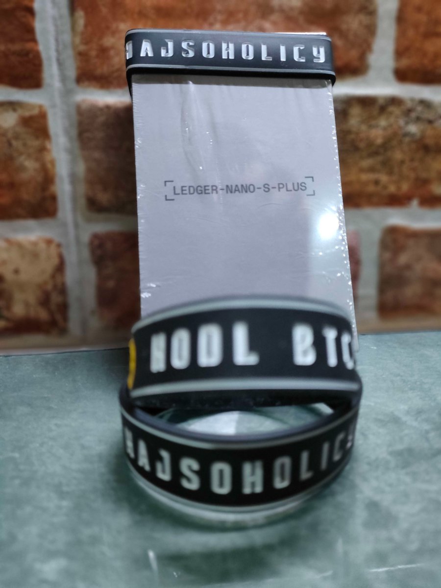 Dziękuje dziękuje! Warto próbować coś zrobić!
<a href="/hajsoholicy/">HajsoHolicy 💰</a> 😍
<a href="/MarekPorwol/">🧩 Marek Porwol 🧩 #HajsoHolicy</a> 😍
<a href="/LewiczMichal/">Michal Lewicz</a> 😍
<a href="/kuba_staa/">Kuba</a> 😍
Konkret EKIPA! 
to opaska się pięknie prezentuje ! 😋