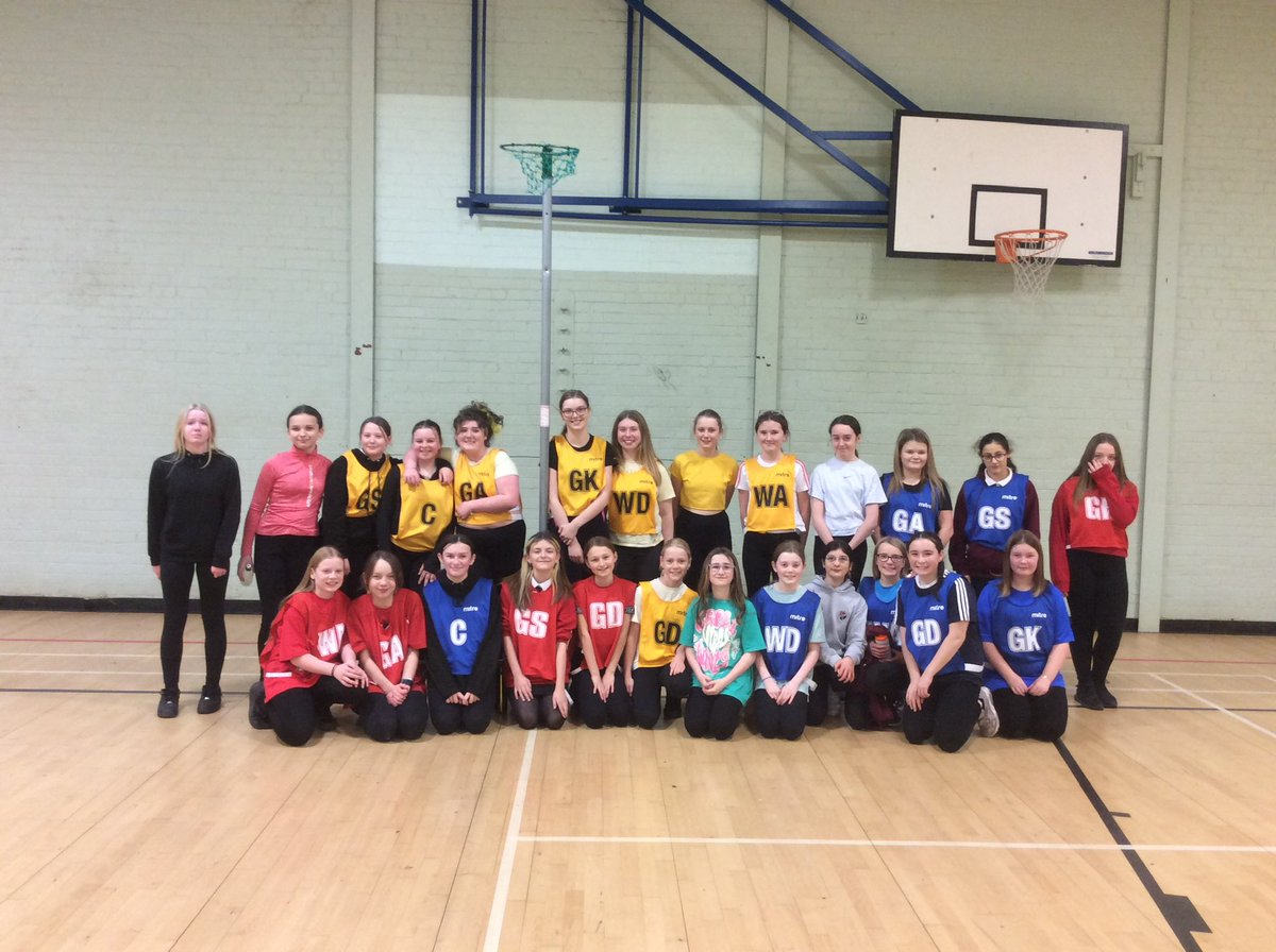 🏆 HOUSE NETBALL 🏆 
House netball took place after school today, with 25 pupils taking part and 20+ parents watching … the results are in!!!