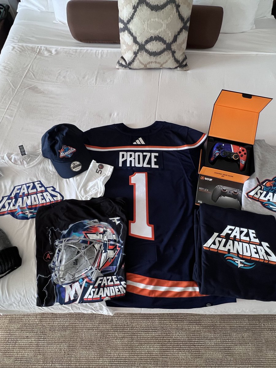 simplyproze's tweet photo. Thank you for the warm welcome to New York 🔥

FaZe x @NYIslanders https://t.co/citXbbyQGW