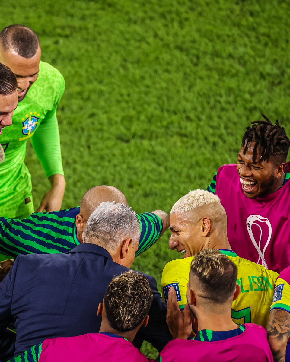 Footballtweet's tweet image. 🎙️ Roy Keane: "I think it's disrespectful dancing like that every time they score. I don't mind the first jig, or whatever it was, for the first goal, but not every time. It's disrespectful. Even their manager gets involved. I don't like it."

#BRA | #KOR | #FIFAWorldCup