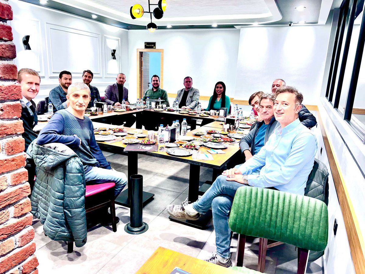 Anadolu Yakası Matbaa,Ambalaj ve Tedarikçileri Dayanışma Derneği tarafından yemek organizasyonu düzenlenmiş olup yapılan organizasyon vesilesiyle matbaa sektörüne istihdamın kalıcı olarak sağlanması konusunda fikir alışverişinde bulundu.Mat-Der yöneticilerine çok teşekkür ederiz.