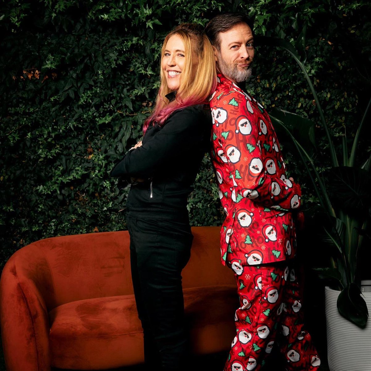 Ildymojo's tweet photo. Ho ho ho everybody! Wishing you a beautiful holiday full of merry shenanigans. And thank you to @kevinmalejandro and @lesliealejandro for kicking it off mariachi style!! Love you both!! 🎄❤️🎄 #merrymerry #miniLUCIFERreunion https://t.co/cDVWxwx1VB