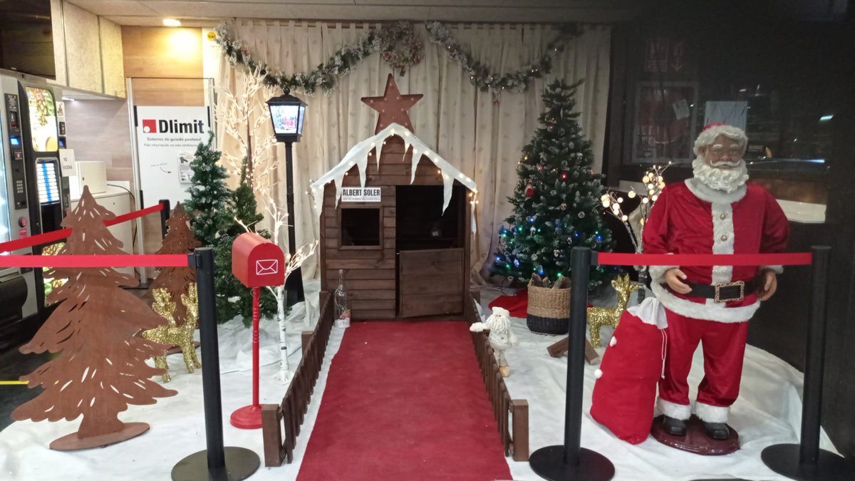 FAlbertSoler's tweet photo. 🎄Un Nadal ple d'il·lusió!

Us esperem a Ferreteria Albert Soler!

#ferreteriaAlbertSoler #ferreteria #Nadal #decoracioNadal #magia #festesdeNadal #Navidad #christmas #regals #comparteixelNadalambNosaltres https://t.co/JhCMe2X4ng