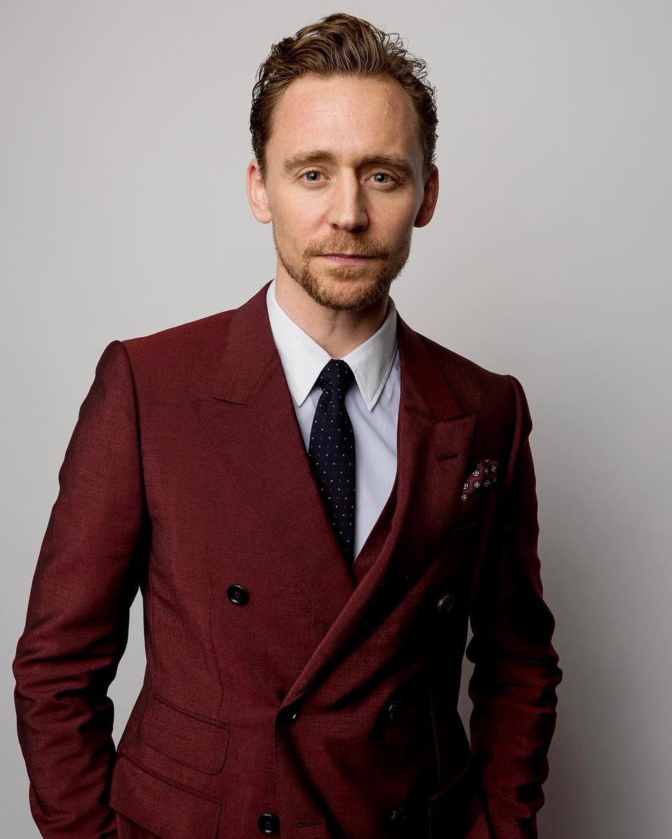 hiddlespughsafe's tweet photo. tom hiddleston and florence pugh in red are on another level https://t.co/NTM09c0Zn3