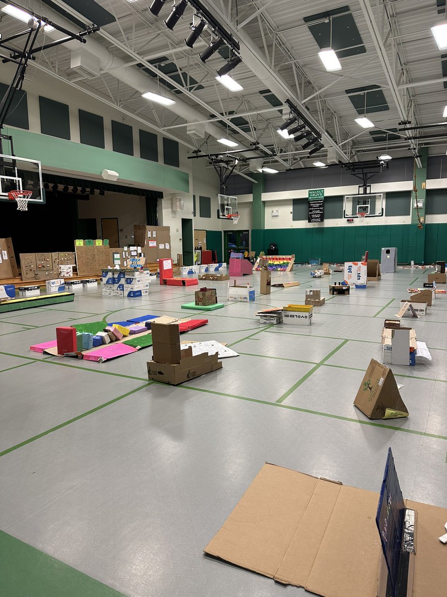 WGESdragons's tweet image. #Cardboardchallenge #theGrove students designed incredible games out of cardboard for our Day of Play! @timmyGTI thanks for organizing such a wonderful event!