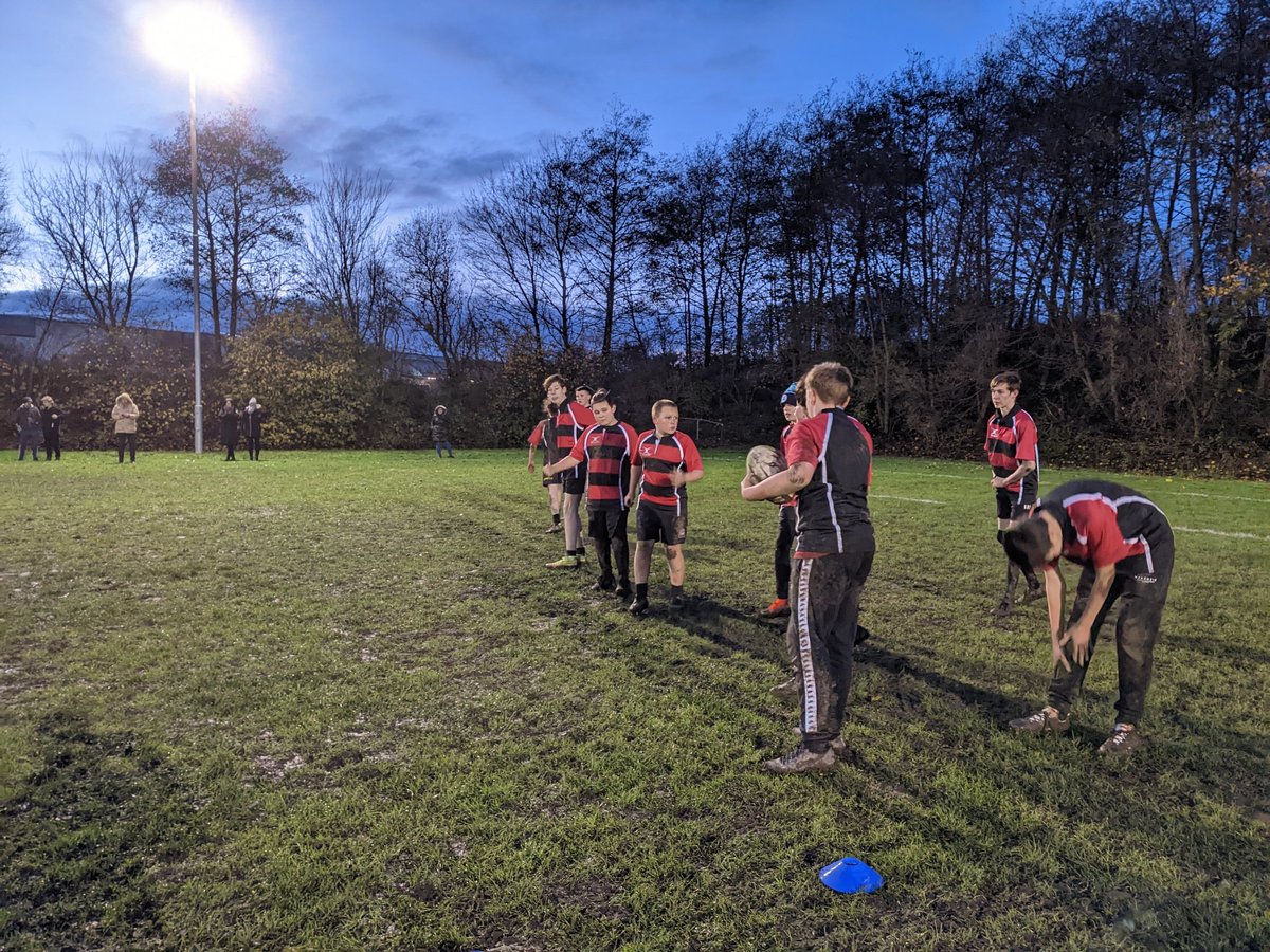 tase_pe's tweet image. Thank you to @DearneTeamPE @PE_KB @OAShaftonPE @horizon_cc_PE @DartonacademyPE. Another brilliant turn out! 90+ boys and girls improving their rugby at @MiniGriffs. Our Y7+8 boys picking up three wins 👏🏉 Great fun in the mud! Well done all involved!