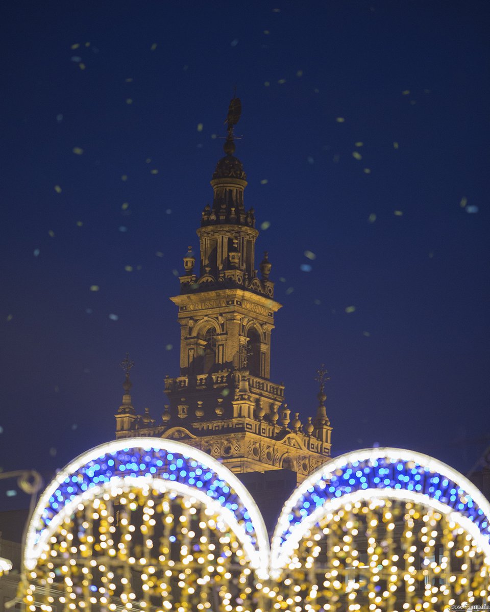 JoseCampanaF's tweet photo. Y Sevilla se iluminó.

#AlumbraSevilla🌟 #SueñaSevilla #SevillaHoy https://t.co/85NoBgn0jj
