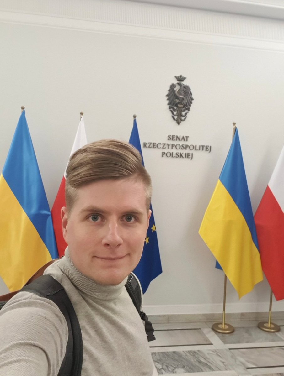 BGawrecki's tweet photo. Dziś w @PolskiSenat druga część posiedzenia pt. "Dzieci a klimat" Parlamentarnego Zespołu ds. Dzieci, organizowanego z inicjatywy @RKlimatu.

Z ramienia @InstituteRev miałem okazję przedstawić postulat dotyczący dostępu do żywności roślinnej w placówkach oświatowych.

#senat https://t.co/694CS8UVSs