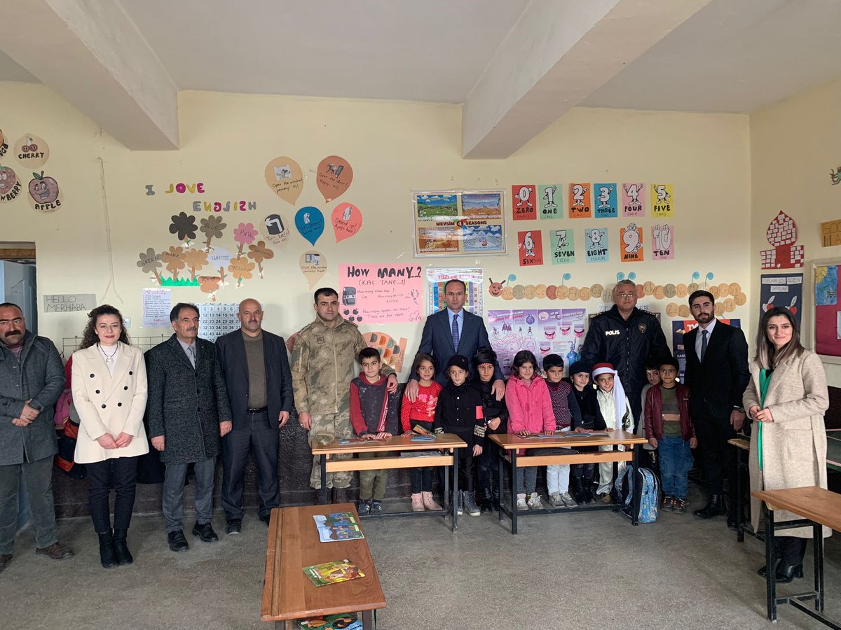 Tarih Yazan Çocuklar Projesi kapsamında Aşağı Söylemez İlkokulu’nda program düzenlendi. İlçe Kaymakamımız ve İlçe Milli Eğitim Müdürümüz’ün katıldığı programda öğretmen ve öğrencilerimizin etkinlikleri ilgiyle izlendi. <a href="/tcmeb/">Millî Eğitim Bakanlığı</a> <a href="/Erzurum_Mem/">Erzurum İl Millî Eğitim Müdürlüğü</a> <a href="/skaygusuz/">Salih Kaygusuz</a> <a href="/muhliscicek25/">Muhlis Çiçek</a>