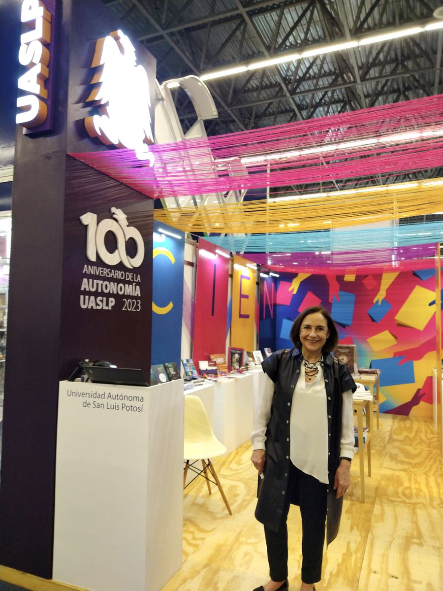 LibreriaUASLP's tweet photo. Diana Bracho ganadora de dos premios Ariel y expresidenta de la Academia Mexicana de Artes y Ciencias Cinematográficas.

Visitó nuestro estand en la @FILGuadalajara.

#ConSelloUASLP #UASLP #FILGuadalajara2022 https://t.co/jDXbvezR0C