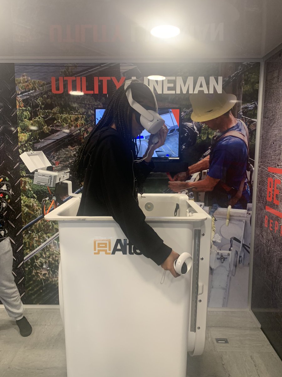 Nicole S. Piggott tweet media