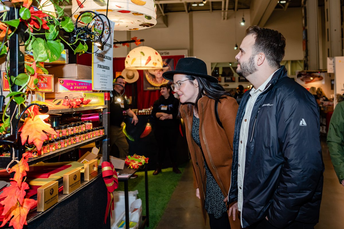 ooak_toronto's tweet photo. Thank you for joining us at the 2022 Winter Show! The last 11 days have been amazing and we wanted to extend our heartfelt thanks to you. We hope you felt the spirit of the holiday season as you discovered gifts of wonder at the show. #signup to stay updated https://t.co/etKGLPvXOv