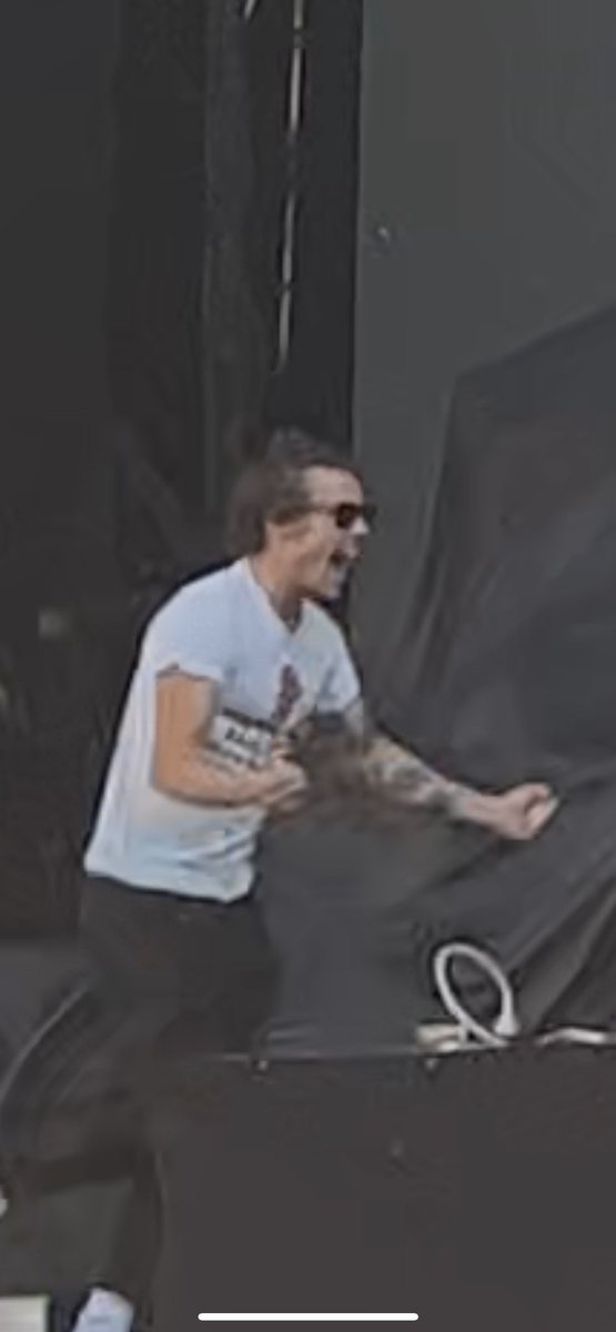 louisstaticx's tweet photo. não estou entendendo esse seu posicionamento harry styles. melhore. https://t.co/2FGs1c7muX