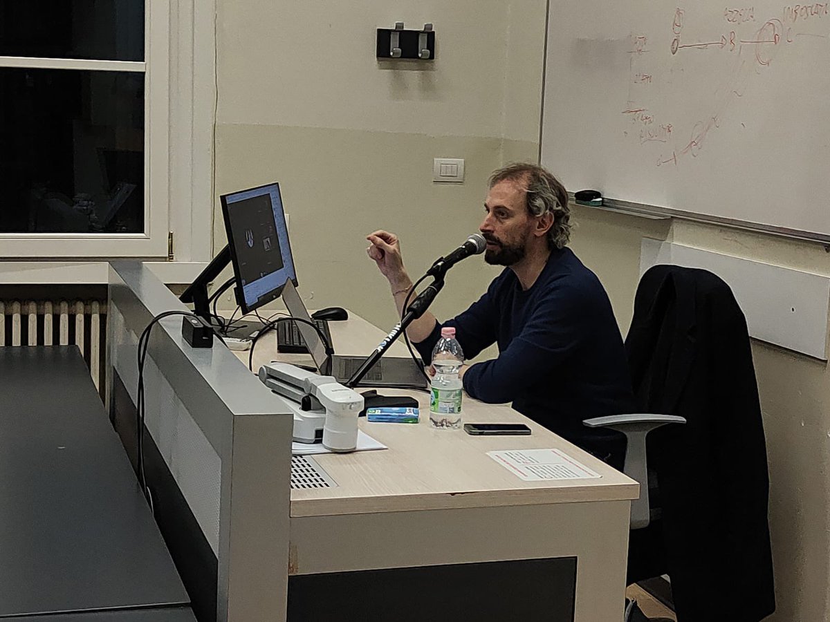 ScrittCreativUC's tweet photo. Federico #Baccomo ha smontato con noi alcuni capolavori della letteratura e diversi plot cinematografici alla ricerca della #trame meglio costruite ed efficaci #scritturacreativa #narrativa #letteratura https://t.co/JQSFYTzCBg