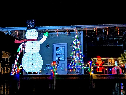 JournalBladen's tweet photo. 🎄🎅🎁☃️ Voting for Lighting of the Lake will begin very soon ☃️🎁🎅🎄 
Click here to find out how to cast your vote for these amazing displays. https://t.co/a7YsWjJtYl