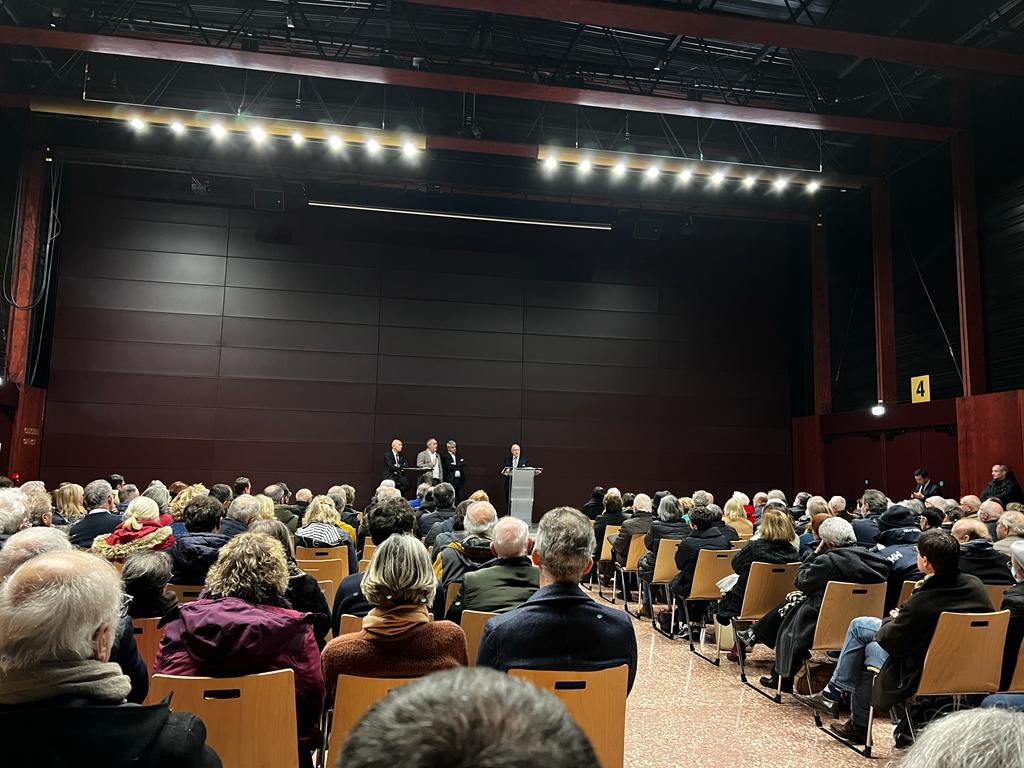 Avec <a href="/BCazeneuve/">Bernard Cazeneuve</a> ce soir à Saint-Nazaire, nous nous sommes rassemblés autour de valeurs communes : liberté, solidarité, laïcité, travail, Europe… #PartiSocialiste #Valeurs #Laicite #Liberte #solidarite #travail #Europe #SaintNazaire