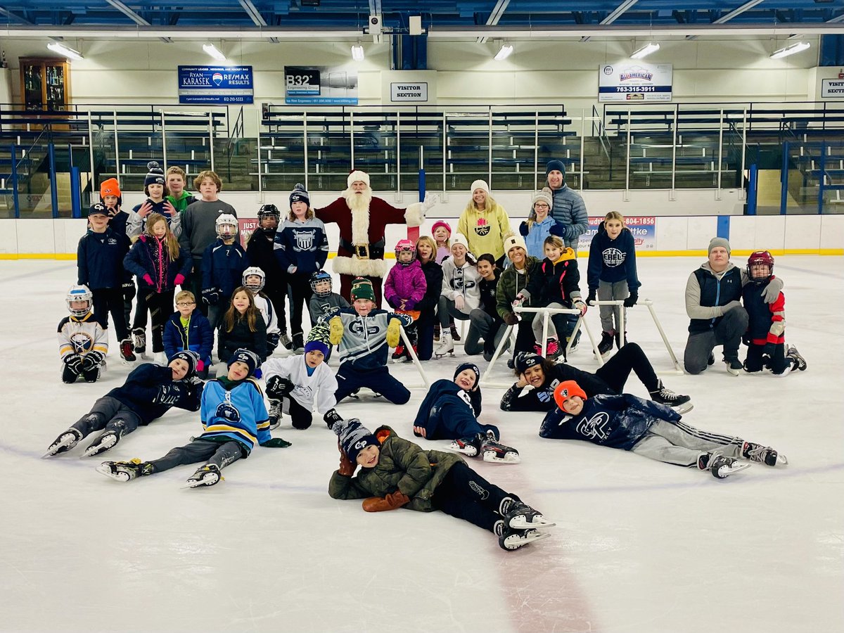 👋 Champlin, thanks for coming to SKATE WITH SANTA! ⛸🎅 #LIVChamplin #ourplacetolive #skatewithsanta