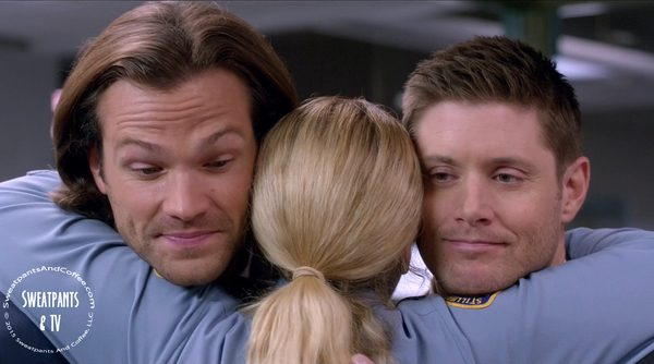 pussels68's tweet photo. Just love the episode Plush. Reading the script it says Donna gives "them bear hugs"... but I love what #Brianna and the boys chose to do instead. May I ask whose idea it was @charmzies @NicoleASnyder #TimAndrew ? It is so perfect and very Donna! https://t.co/cP4wcLGpiZ