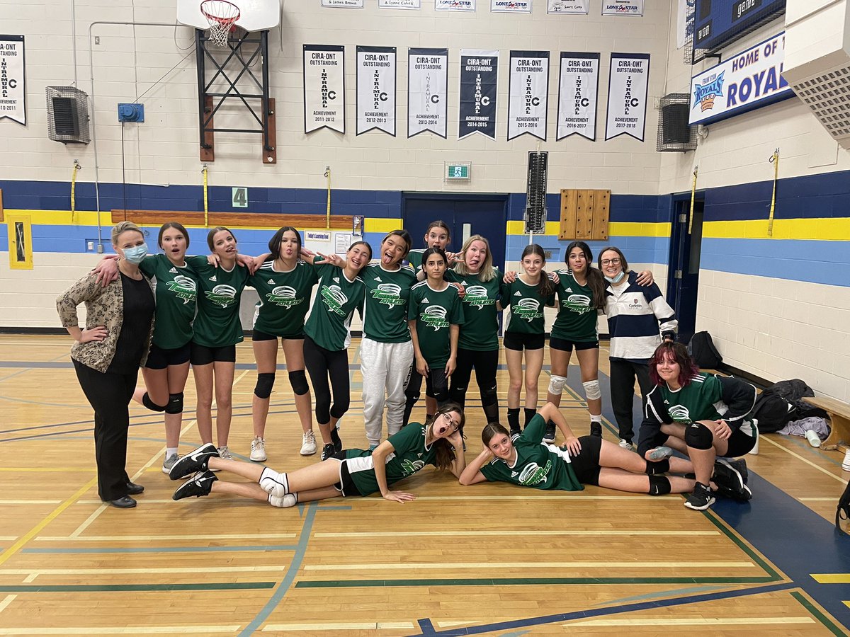 missjohnstone16's tweet photo. And that’s a wrap on the 7/8 girls volleyball season. What a season it was! Shoutout to @FRANKRYANPHYSED for a formidable match today. 🏐@HolyTrinityOCSB https://t.co/7CnEHC8NaY
