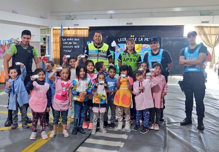 APSVChubut's tweet image. Gobierno del Chubut
Ministerio de Seguridad

La Escuelita vial |#APSV Lorenzo Rossi y Policía Comunitaria realizaron diversas actividades conjuntas en la E.N.I. N° 443 Abel Amaya de #Trelew.