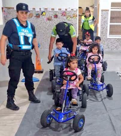 APSVChubut's tweet image. Gobierno del Chubut
Ministerio de Seguridad

La Escuelita vial |#APSV Lorenzo Rossi y Policía Comunitaria realizaron diversas actividades conjuntas en la E.N.I. N° 443 Abel Amaya de #Trelew.