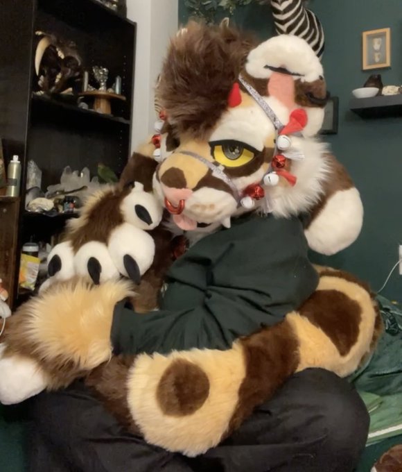 I love Oliver so much, I feel so cozy when I wear him 🥺💕💕 such a comfort character of mine https://t