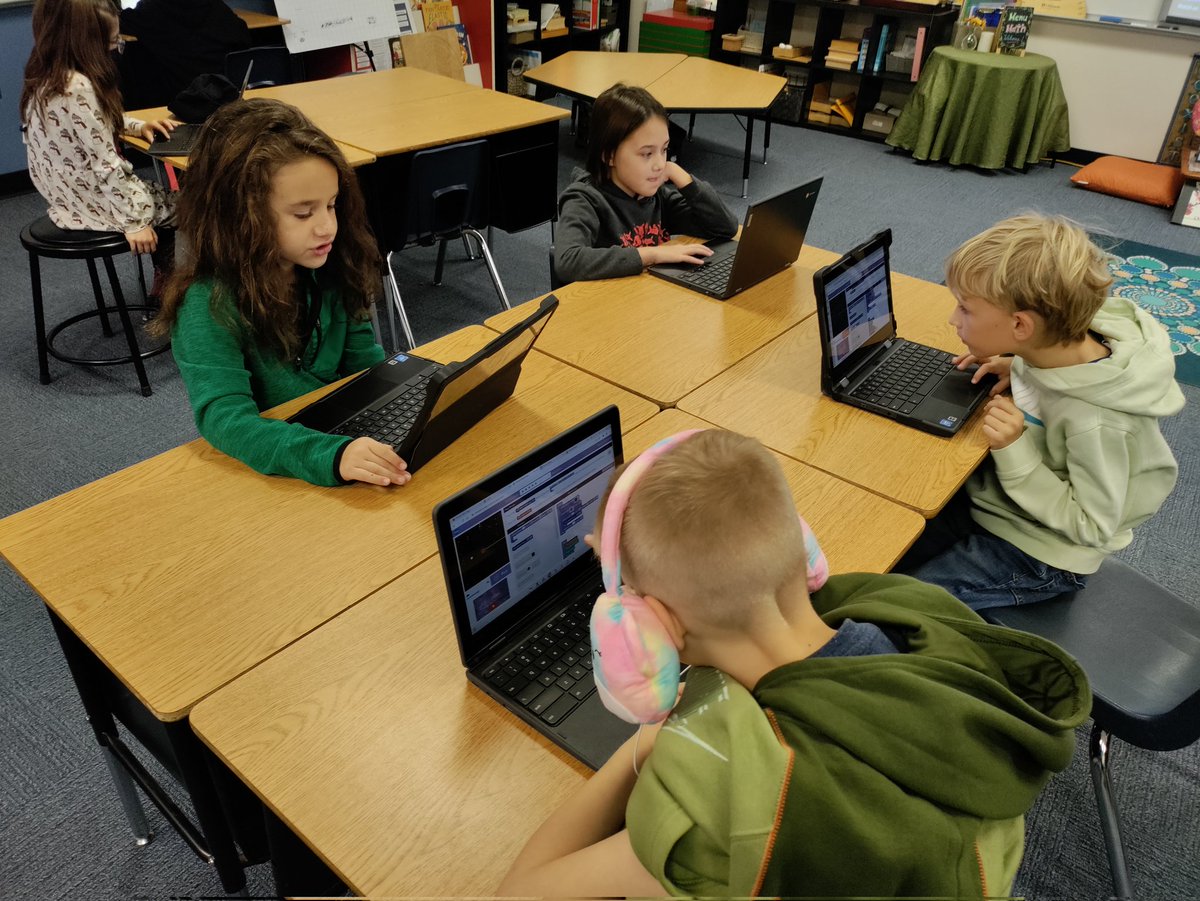 DVUSD's tweet image. Hour of Code! This week schools are celebrating #ComputerScienceEducationWeek by getting a peek into the exciting world of Computer Science by exploring, playing & creating with coding empowering students to develop as learners, users & creators of computing knowledge.
