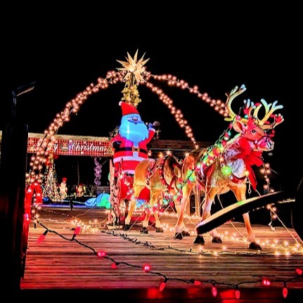 JournalBladen's tweet photo. 🎄🎅🎁☃️ Voting for Lighting of the Lake will begin very soon ☃️🎁🎅🎄 
Click https://t.co/nZXrr1JuTO to find out how to cast your vote for these amazing displays. https://t.co/JbNObIU0hq