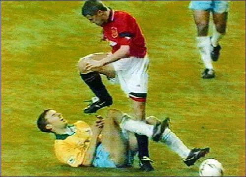 Vienna_Gambit's tweet image. "Dancing is disrepectful to the adversaries"

Let's show how Roy Keane was respectful.

13 red cards (most in English football history) and also: